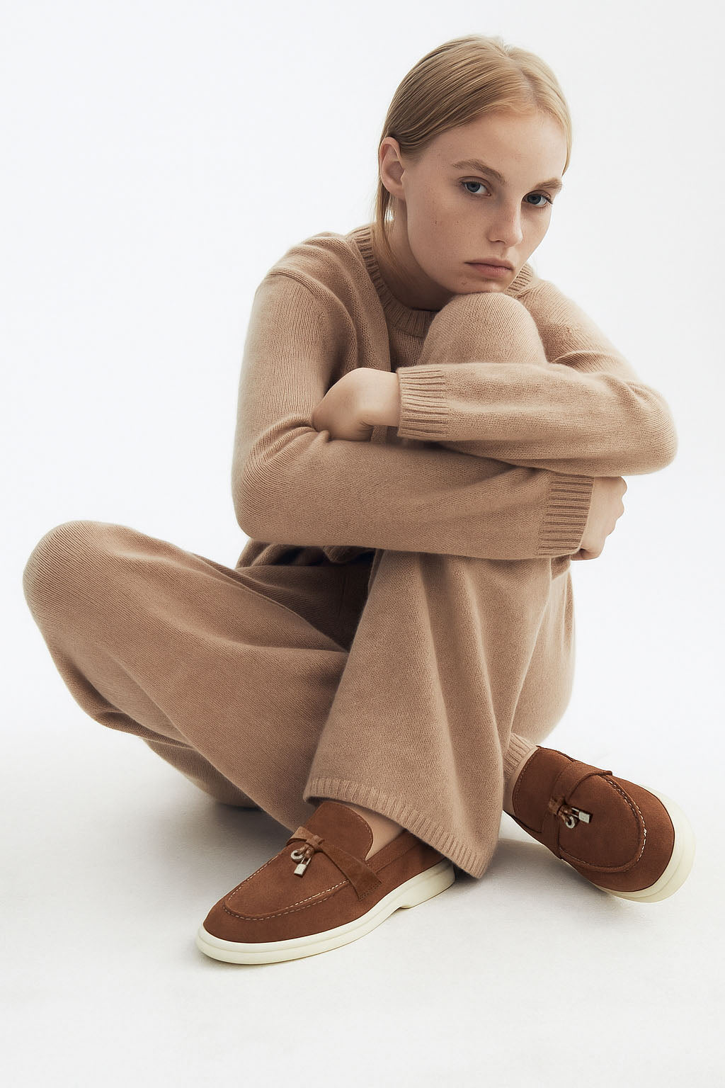 <tc>Loro Piana</tc> حذاء لوفرز صيفي للنساء من تشارمز ووك (جلد سويدي)