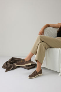 <tc>Loro Piana</tc> حذاء لوفرز صيفي للنساء من تشارمز ووك (جلد سويدي)