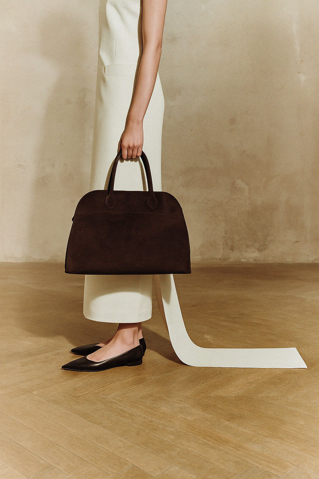The Row Soft Margaux 15 Tasche aus Veloursleder