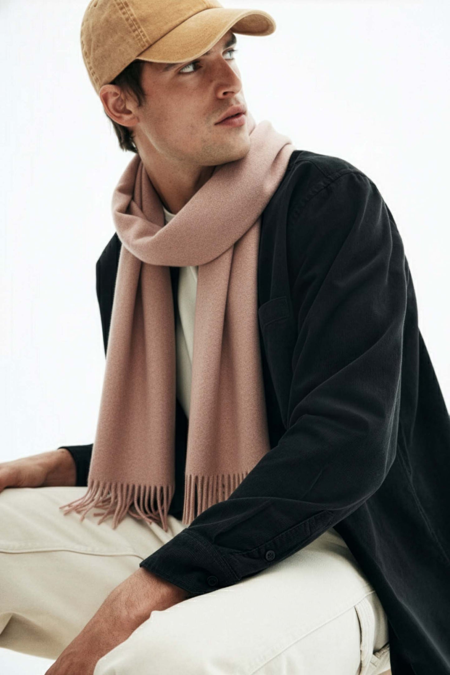 <tc>Loro Piana</tc>的 Loro 圍巾