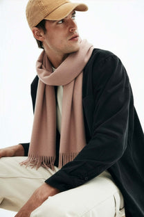 <tc>Loro Piana</tc>的 Loro 圍巾