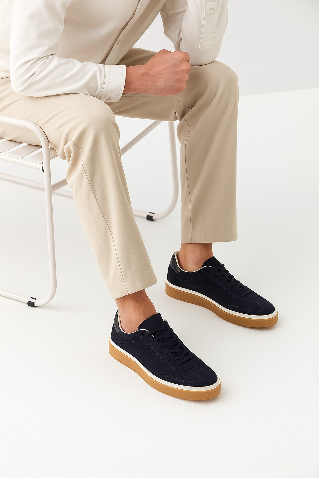 <tc>Loro Piana</tc> รองเท้าผ้าใบเทนนิสวอล์คสำหรับผู้ชาย (หนังกลับแบบผ่าหน้า)