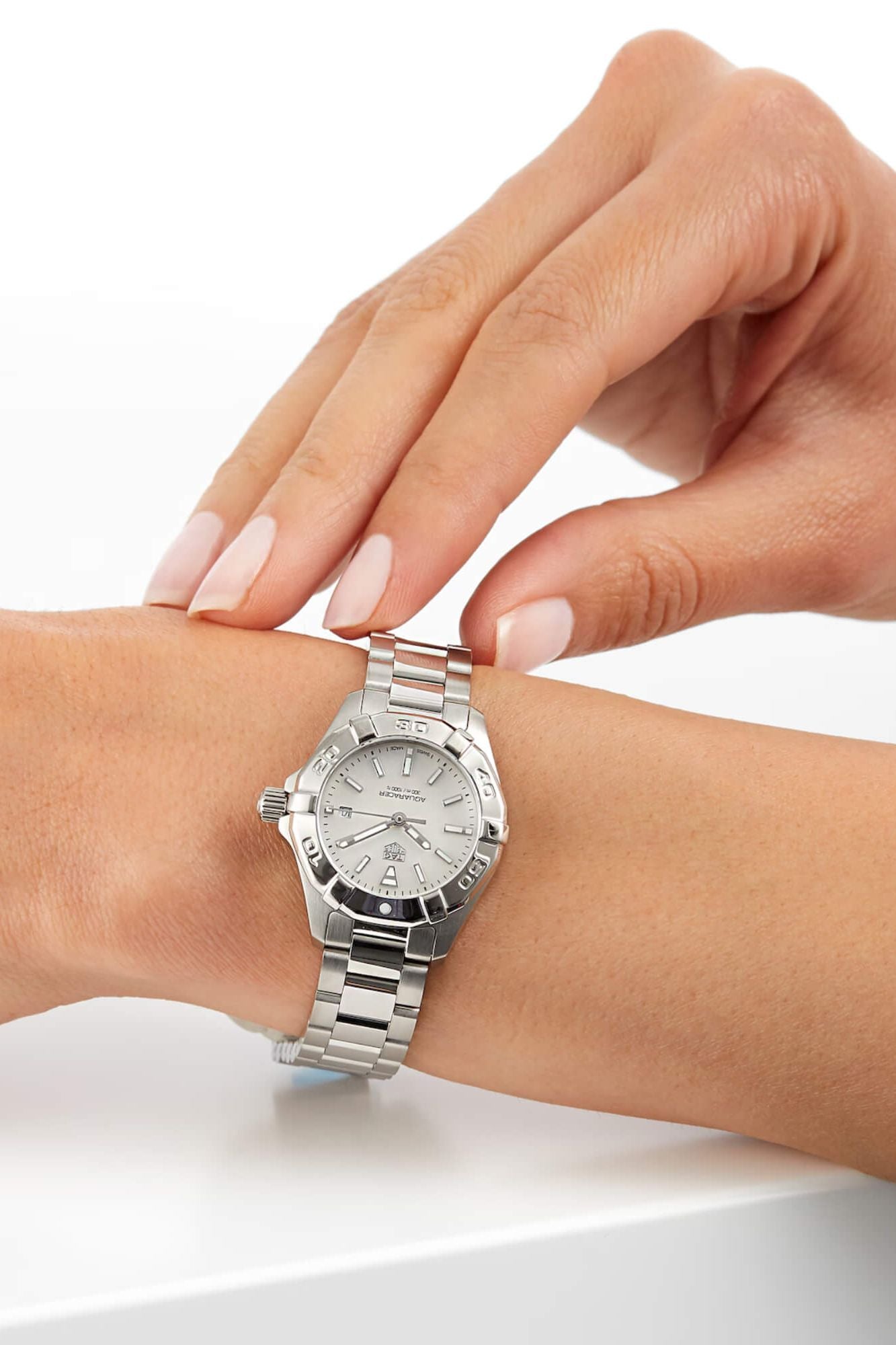 <tc>TAG Heuer</tc> Reloj de cuarzo Aquaracer 300M de 27 mm para mujer