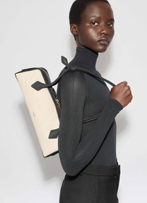 Alaia Le Teckel 中型帆布與絨面革手袋