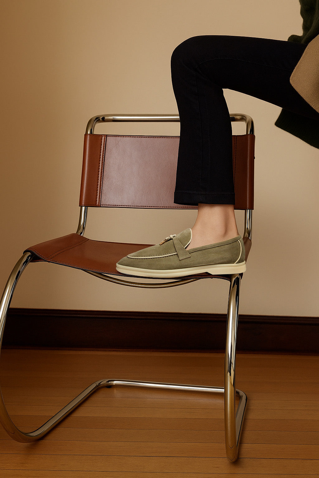 <tc>Loro Piana</tc> 女士夏季 Charms Walk 乐福鞋（绒面革）