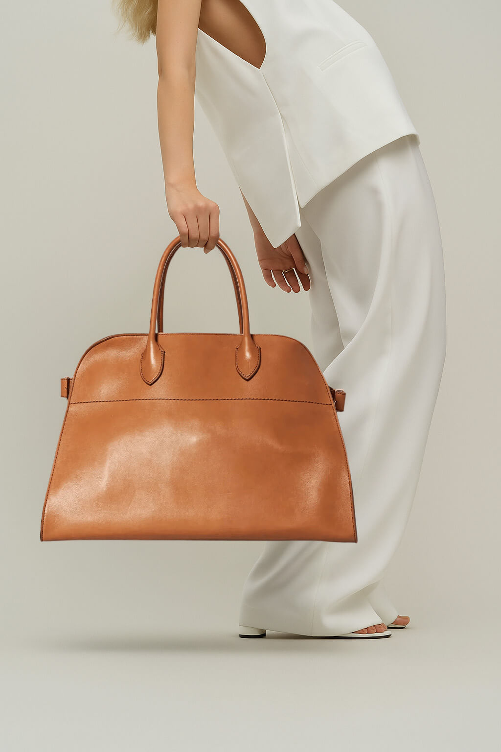 <tc>The Row</tc> Margaux 17 柔软皮革包