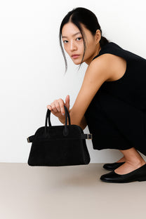 <tc>The Row</tc> 柔软的 Margaux 10 绒面革手袋