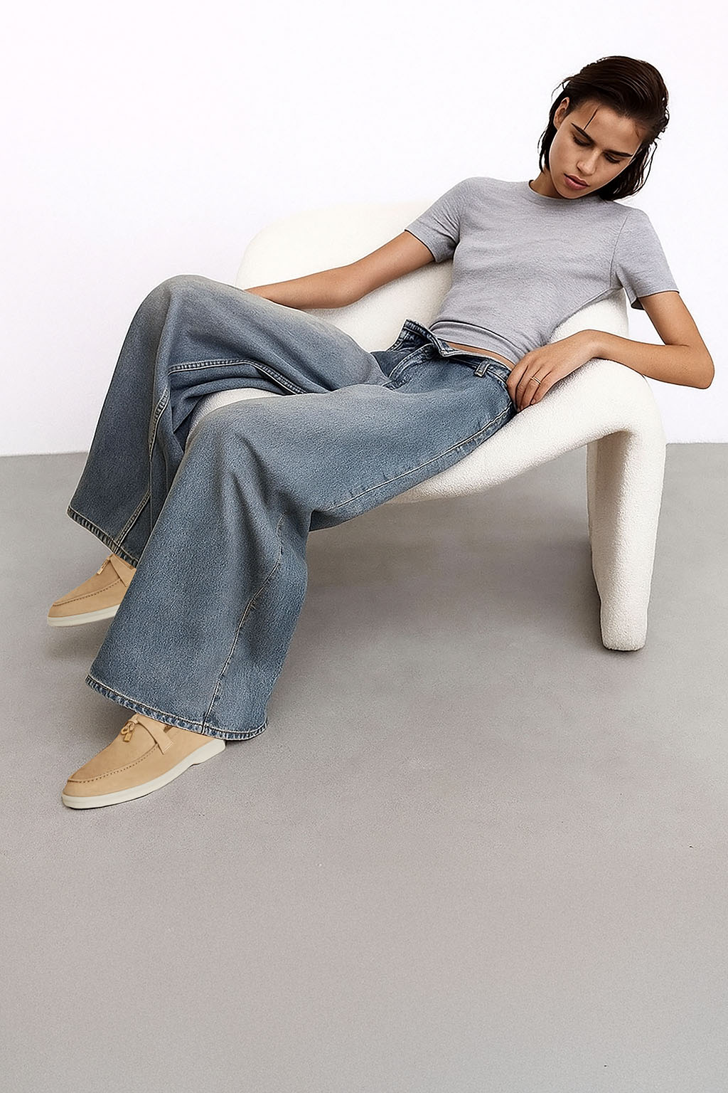 <tc>Loro Piana</tc> 女士夏季 Charms Walk 乐福鞋（绒面革）