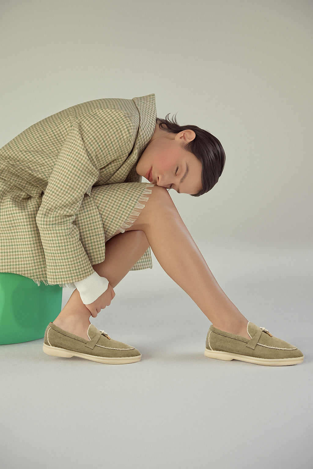 <tc>Loro Piana</tc> 女士夏季 Charms Walk 乐福鞋（绒面革）