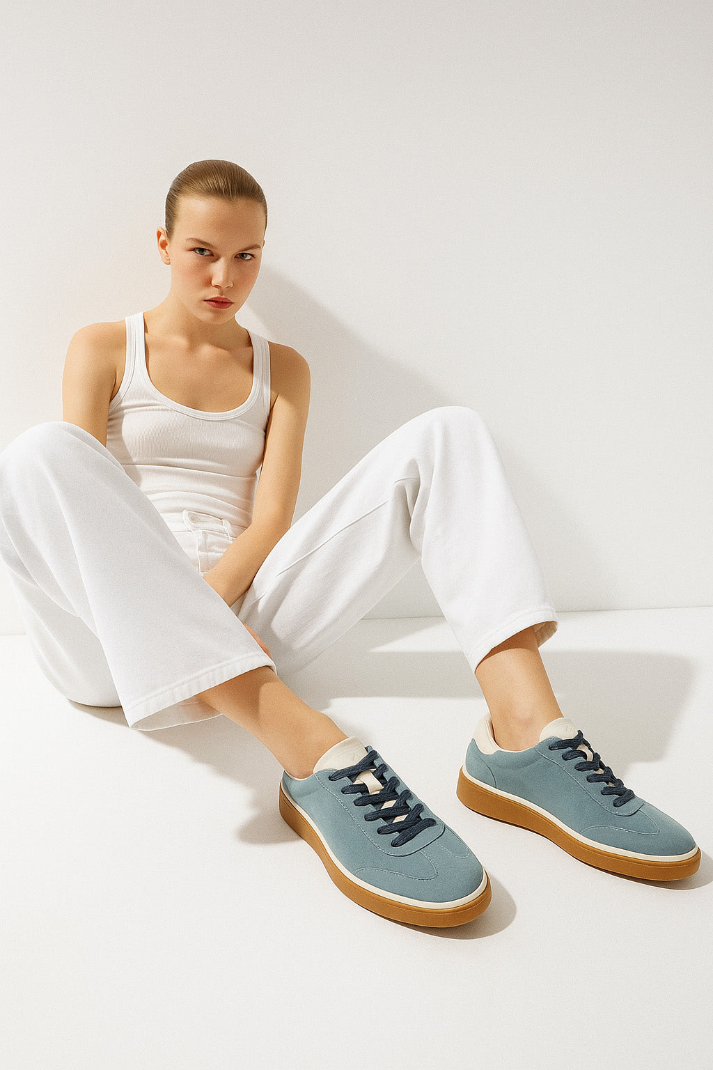 <tc>Loro Piana</tc> 女款 Tennis Walk 运动鞋（绒面小牛皮）
