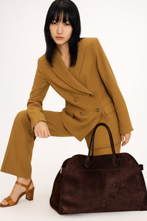 <tc>The Row</tc> 柔软的 Margaux 17 绒面革包