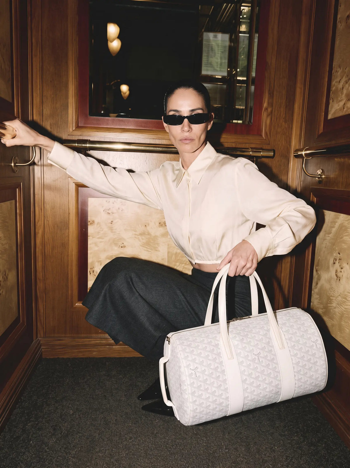 Goyard Barrel 40 Sports Bag - White - Model photo