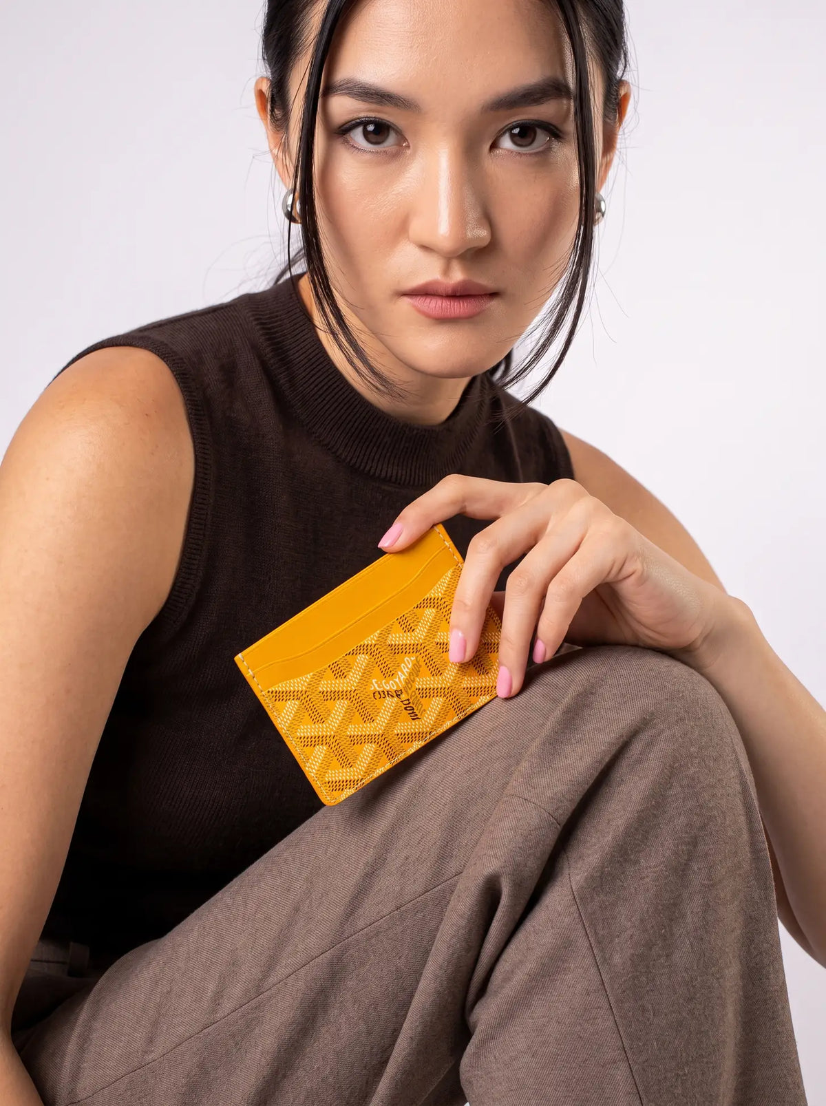Goyard Saint-Sulpice Card Wallet - Yellow - Model photo